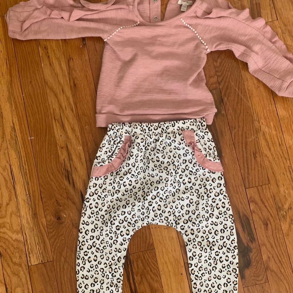 Girls sweater and bottom set !